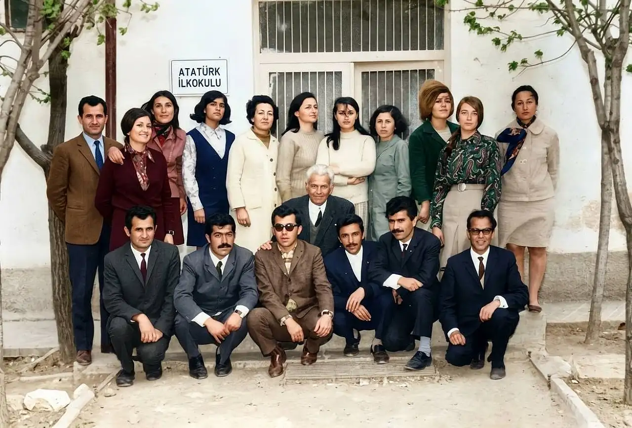 Siirt'in Yaşayan Arşivi Faik Kuzu'ndan Duygulandıran Atatürk İlkokulu Paylaşımı