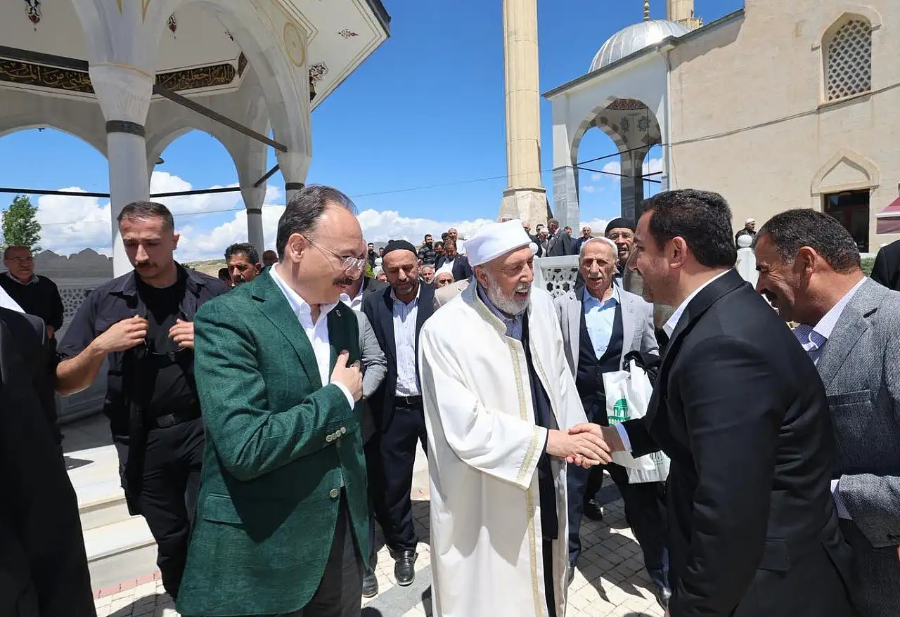 Siirt'in Manevi Rehberlerinden Şeyh Muhammed Kazım Hazretleri Dualarla Anıldı