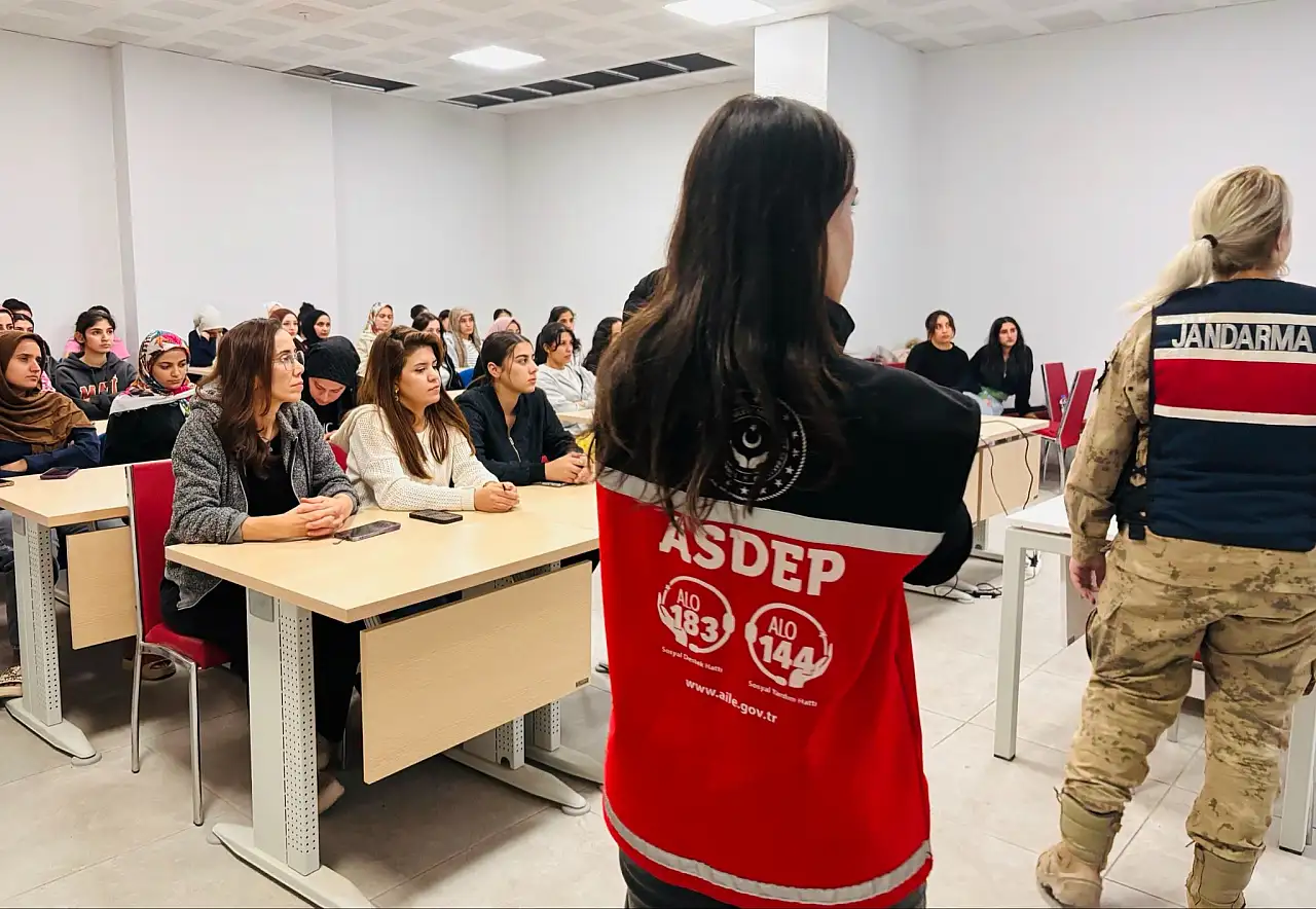 Kurtalan Kız Yurdunda 'Kadına Yönelik Şiddetle Mücadele' Semineri Düzenlendi