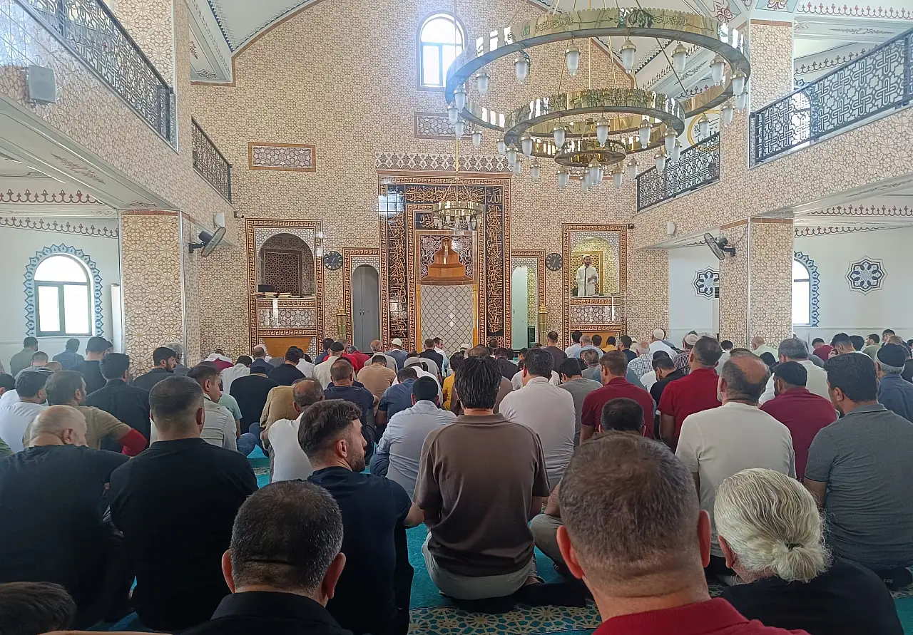 Siirt'te Camilerde Cuma Hutbesinin Konusu Yetimler Oldu