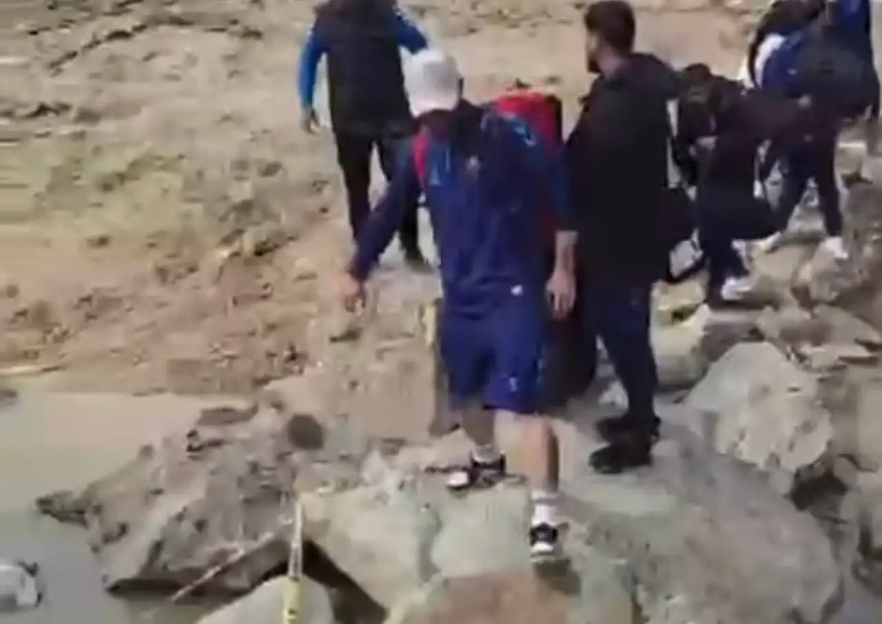 Hakkari Zapspor, Doğubayazıt Deplasmanına Yürüyerek Ulaştı: Yol Kapandı, Takım Çareyi Dağlık Arazide Buldu