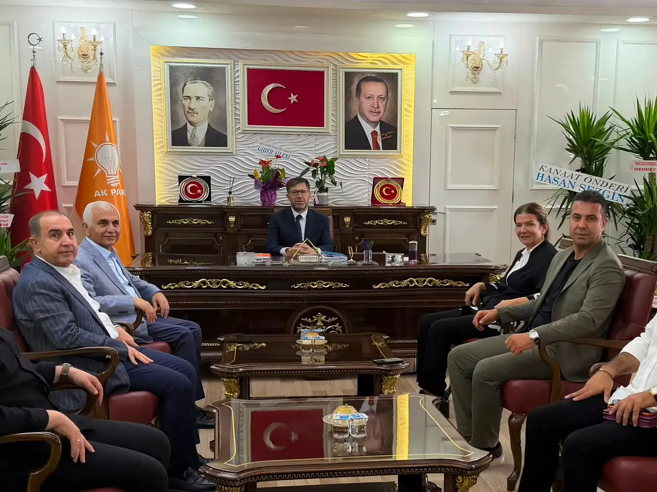 AK Parti Diyarbakır Milletvekili Suna Kepolu Ataman'dan Siirt İl Başkanı Abdulhekim Gider'e Hayırlı Olsun Ziyareti