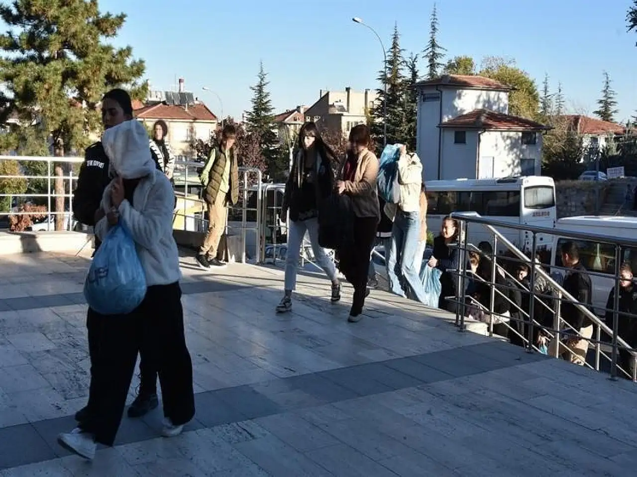 Siirt'in de Aralarında Olduğu 19 İlde Dev Operasyon: 100 Milyon Liralık Dolandırıcılık Şebekesi Çökertildi