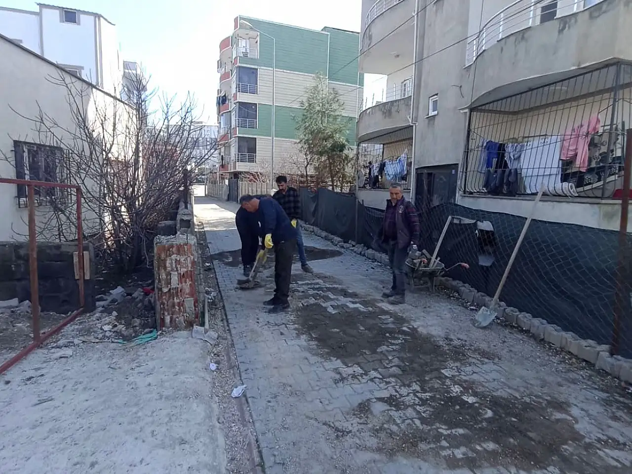 Belediye ekiplerinin Beykent caddesinde yaptığı çalışma