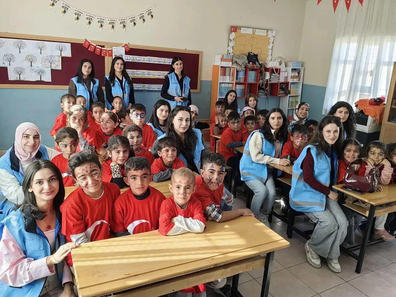 Siirt Hassa Hatun KYK Öğrencilerinden Şehit Öğretmen Durmuş Güçlü İlkokuluna Cumhuriyet Ziyareti