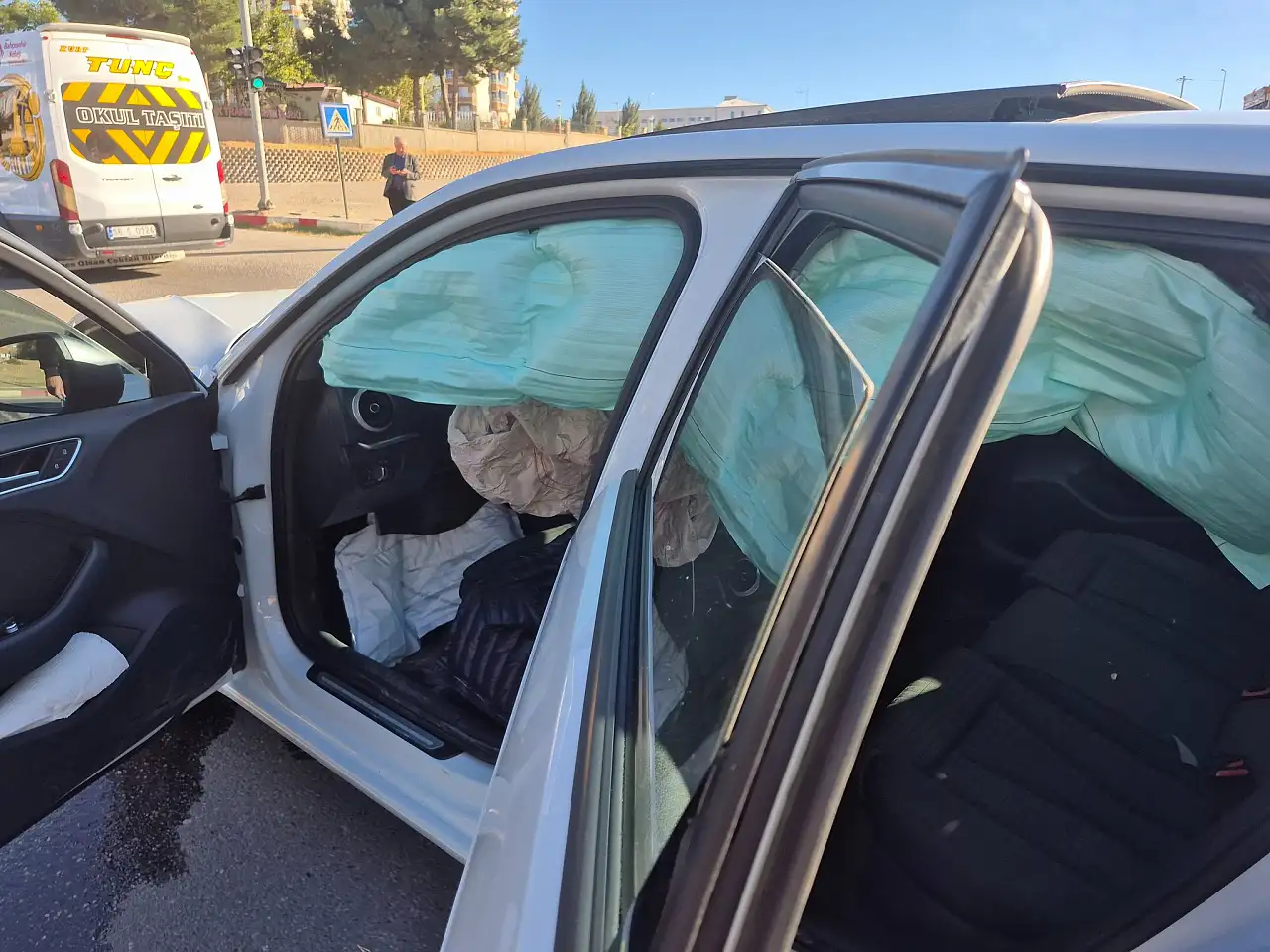 Siirt'te Zincirleme Kaza: Polis Aracının da Aralarında Olduğu Üç Araç Çarpıştı