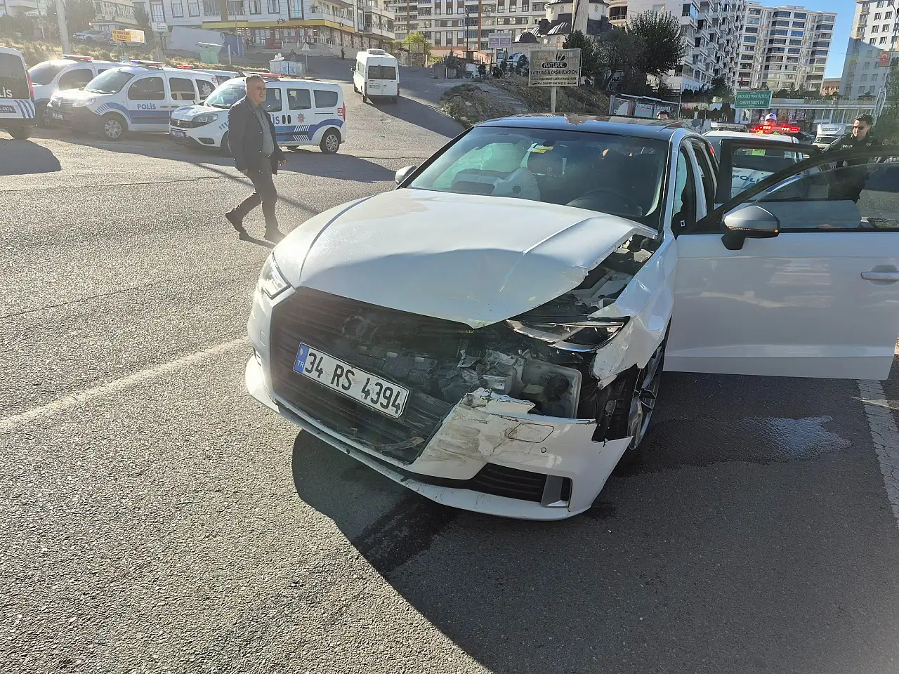 Siirt'te Zincirleme Kaza: Polis Aracının da Aralarında Olduğu Üç Araç Çarpıştı