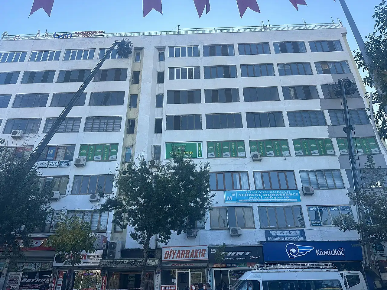 Siirt'in Eski Gözdesi İş Hanında Yıllar Sonra Bakım Çalışması Yapıldı!