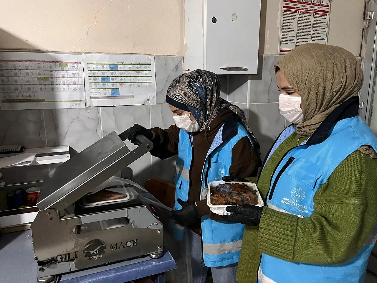 Siirt Kız Öğrenci Yurdu'nda Örnek Dayanışma: Yurt Yemeklerini İhtiyaç Sahibi Ailelere Ulaştırılıyor