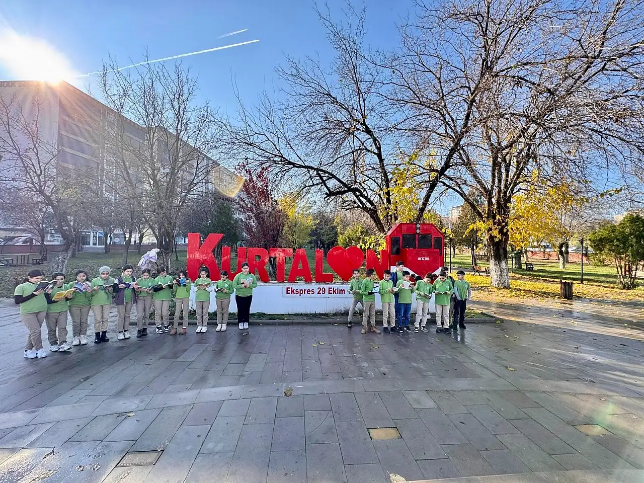 Siirt'te ''Geleceğe Sayfa Çeviriyor'' Projesi Kapsamında Kurtalan'da Kitap Okuma Etkinliği