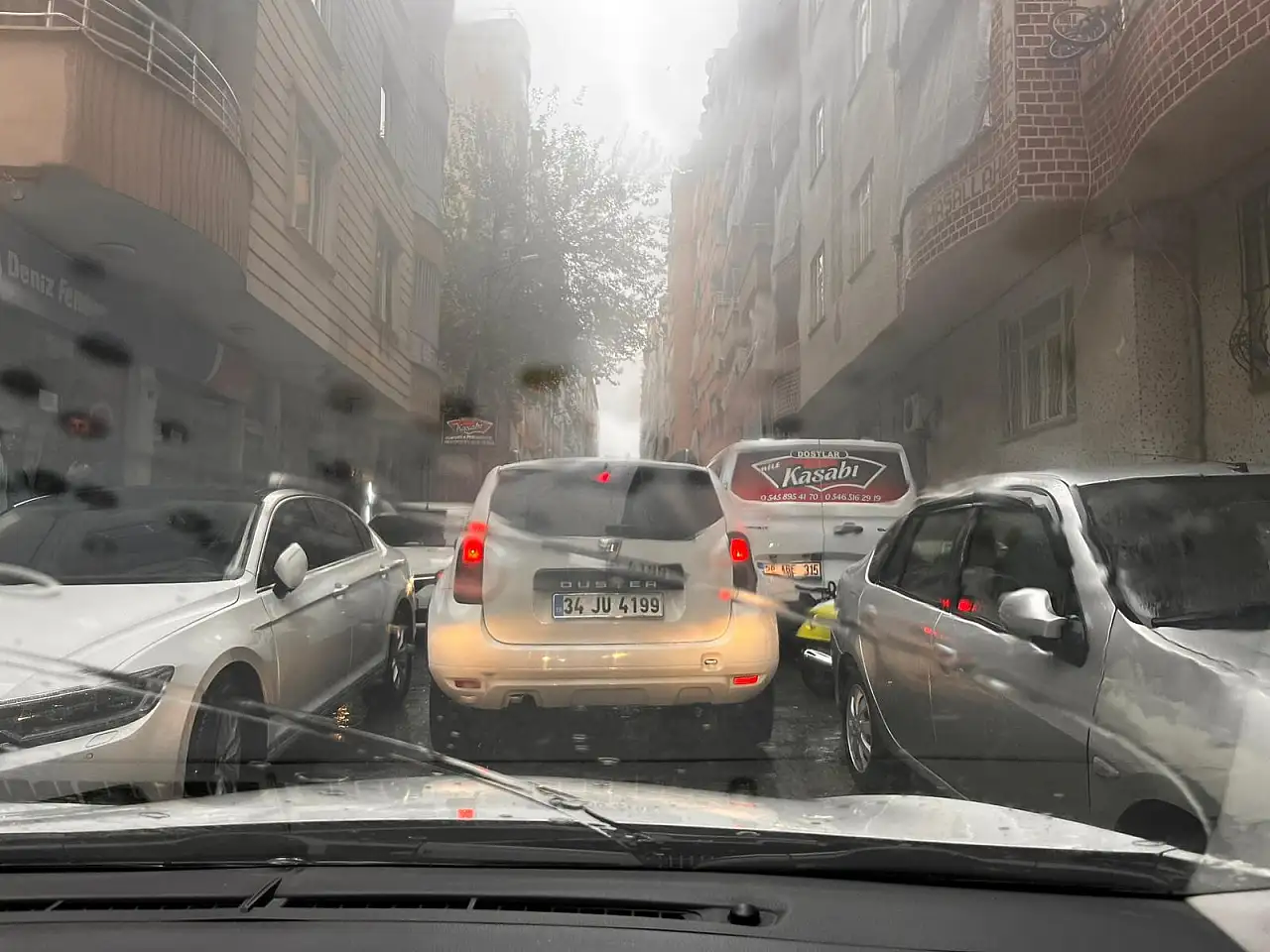 Siirt'te Çift Sıra Park Trafiği Olumsuz Etkiliyor