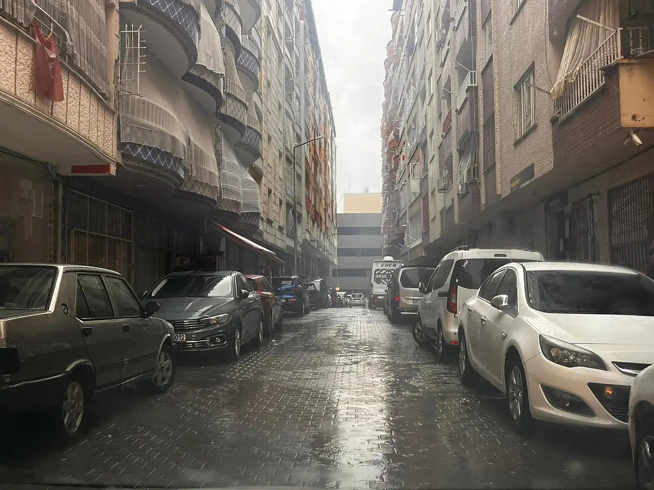 Siirt'te Çift Sıra Park Trafiği Olumsuz Etkiliyor