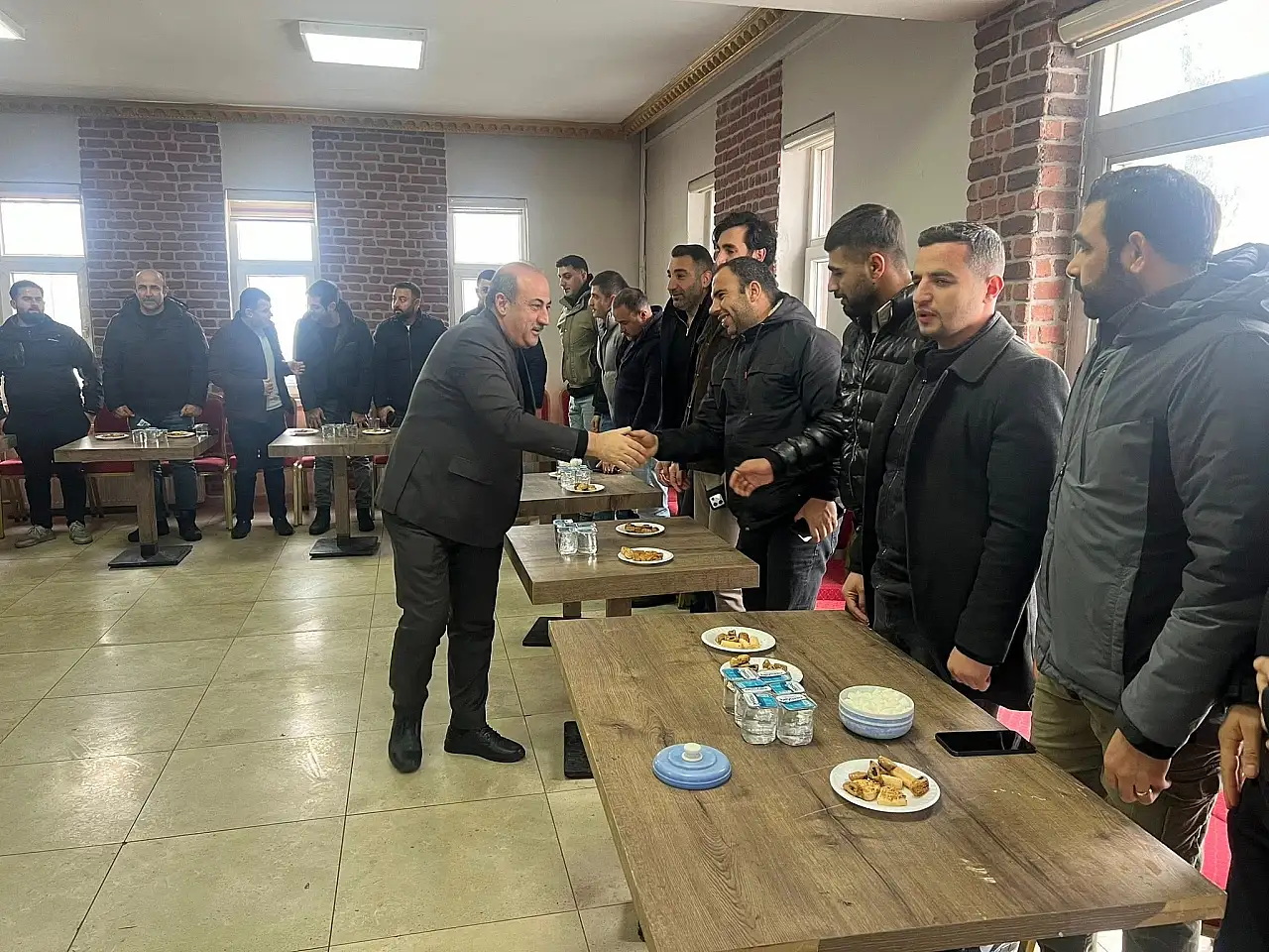 Eruh'ta kurumlar sahada buluştu: Dostluk kazandı