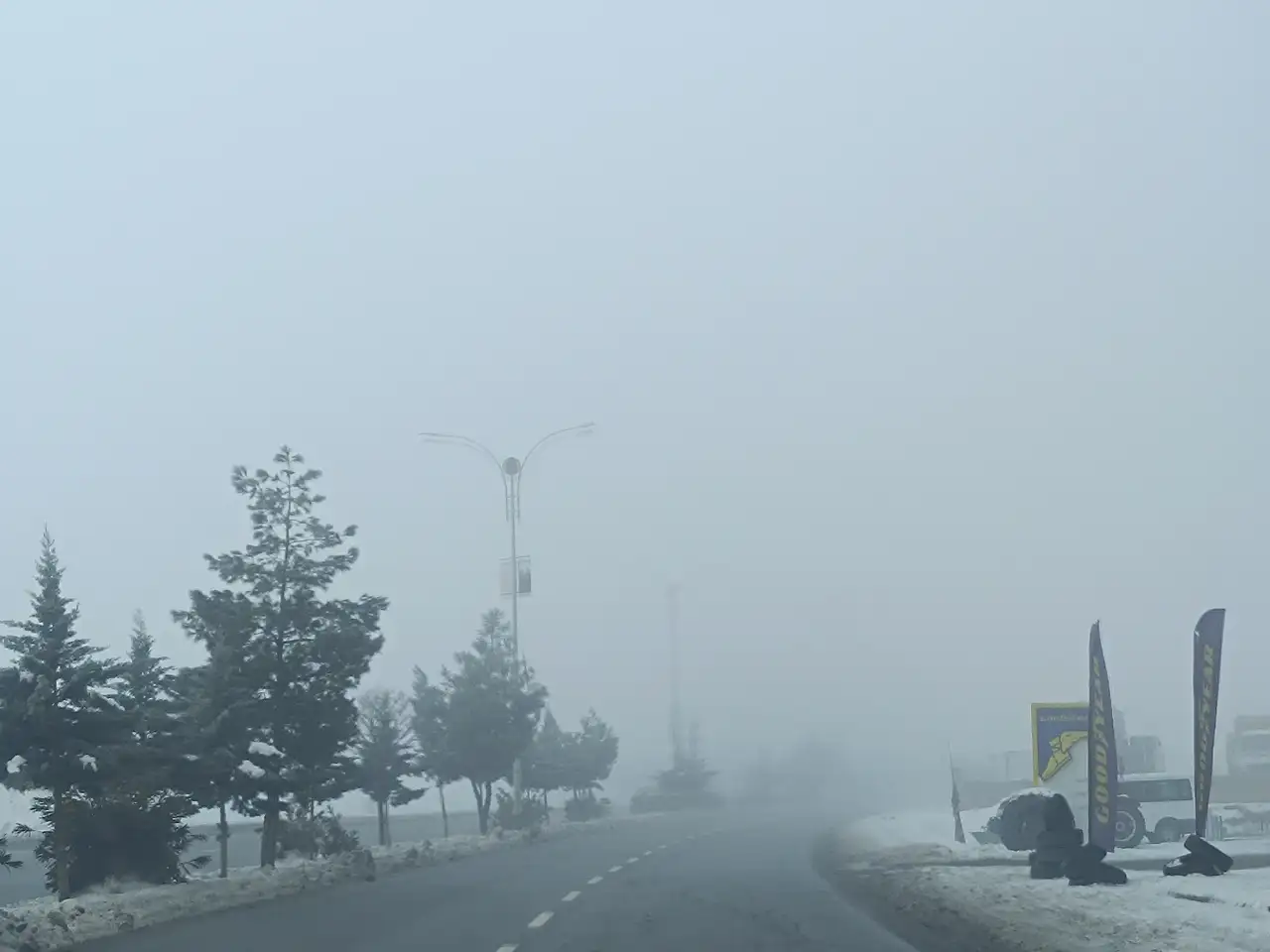 Siirt'te Sis Etkili Oluyor, Görüş Mesafesi Yer Yer 50 Metreye Düştü