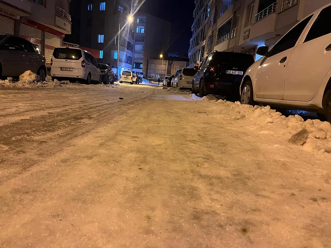 Siirt'te Ciddi Buzlanma Uyarısı: Cadde ve Sokaklar Risk Oluşturuyor