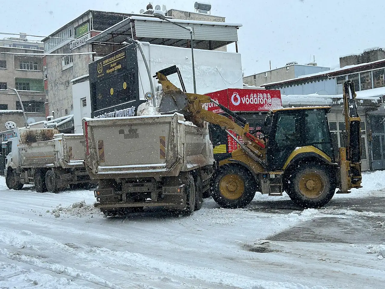 Kurtalan Merkezde Kar Temizleme Çalışmaları Sürüyor