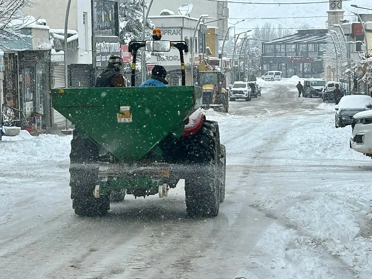 Kurtalan Merkezde Kar Temizleme Çalışmaları Sürüyor