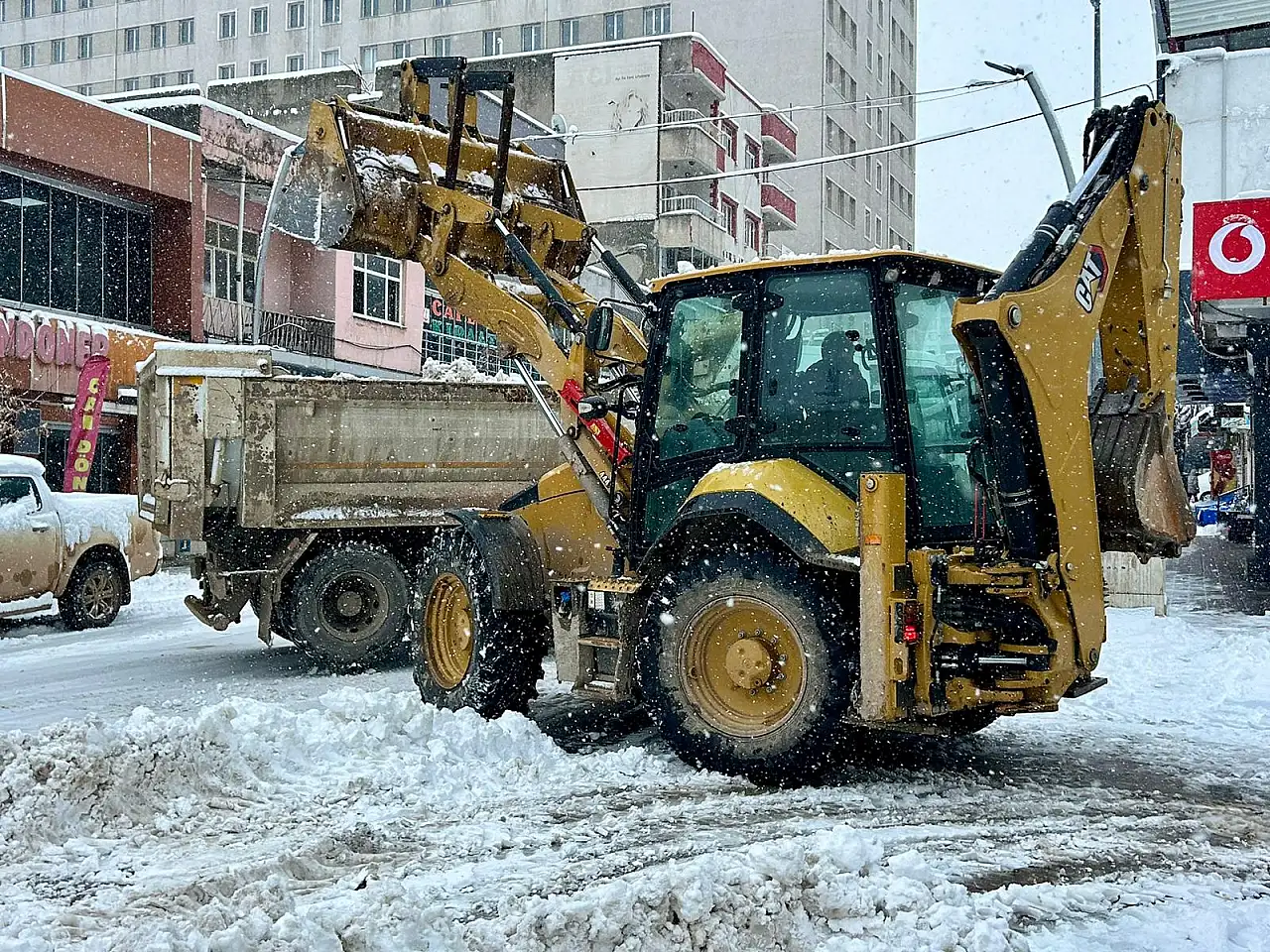 Kurtalan Merkezde Kar Temizleme Çalışmaları Sürüyor
