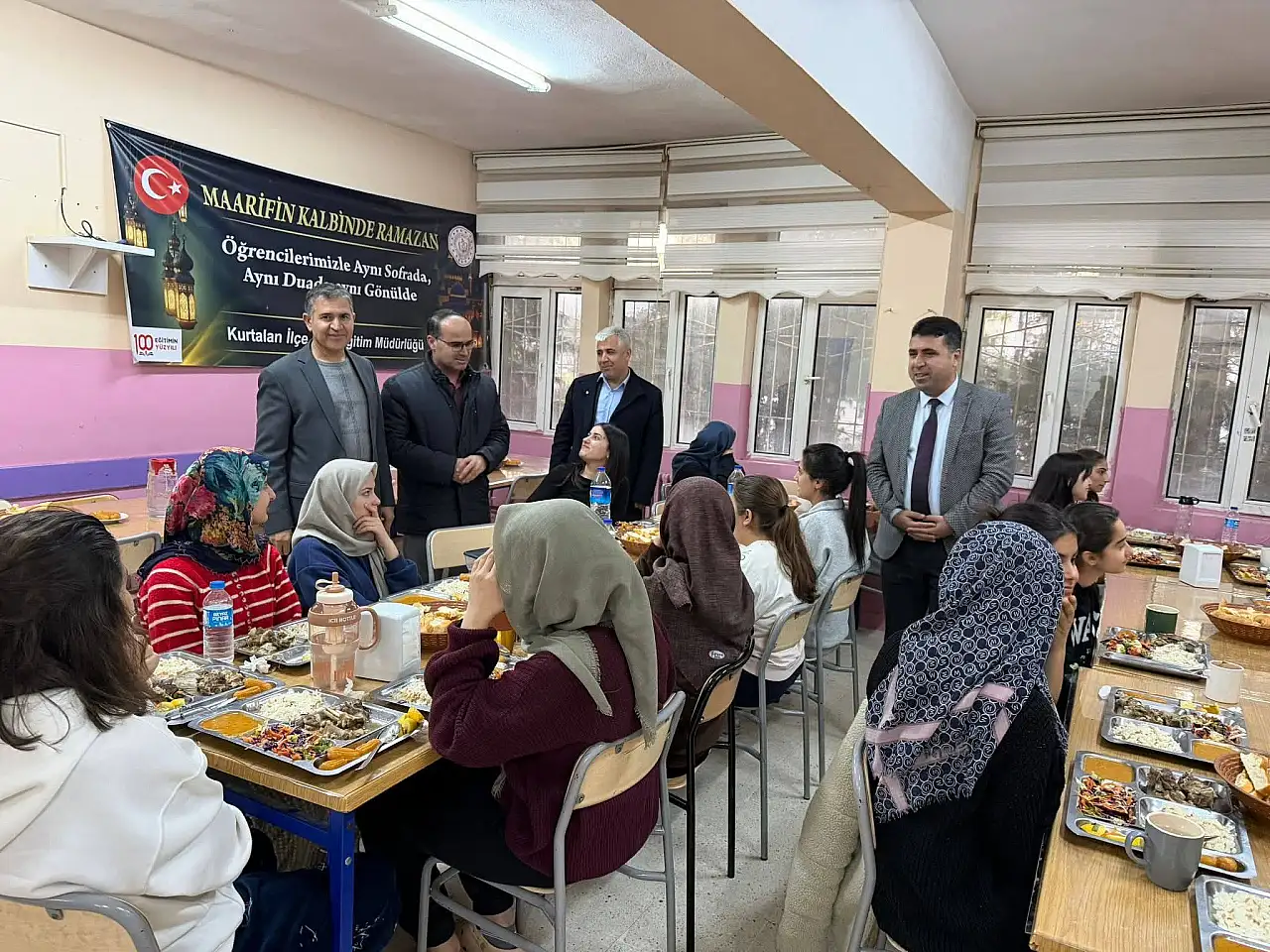 Siirt Kurtalan'da öğrenciler ve veliler iftar programında buluştu