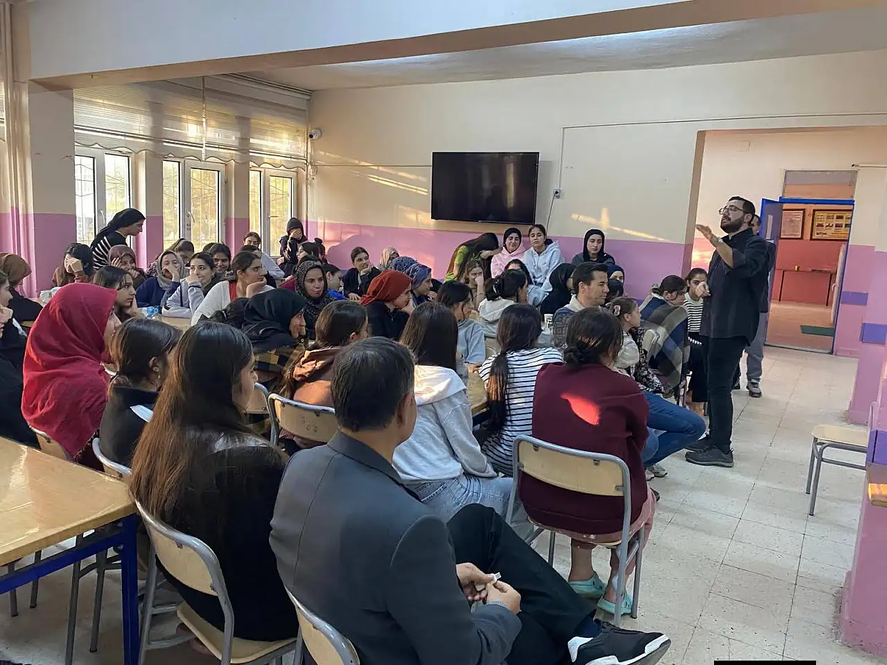 Siirt Kurtalan'da öğrenciler ve veliler iftar programında buluştu