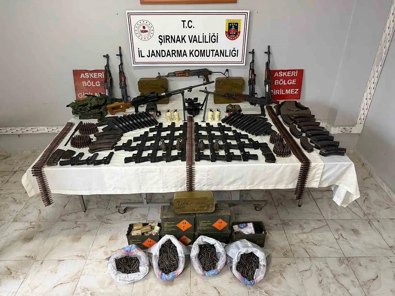 Şırnak'ta Evden Cephanelik Çıktı: 34,8 Milyonluk Kaçak Ürün Ele Geçirildi