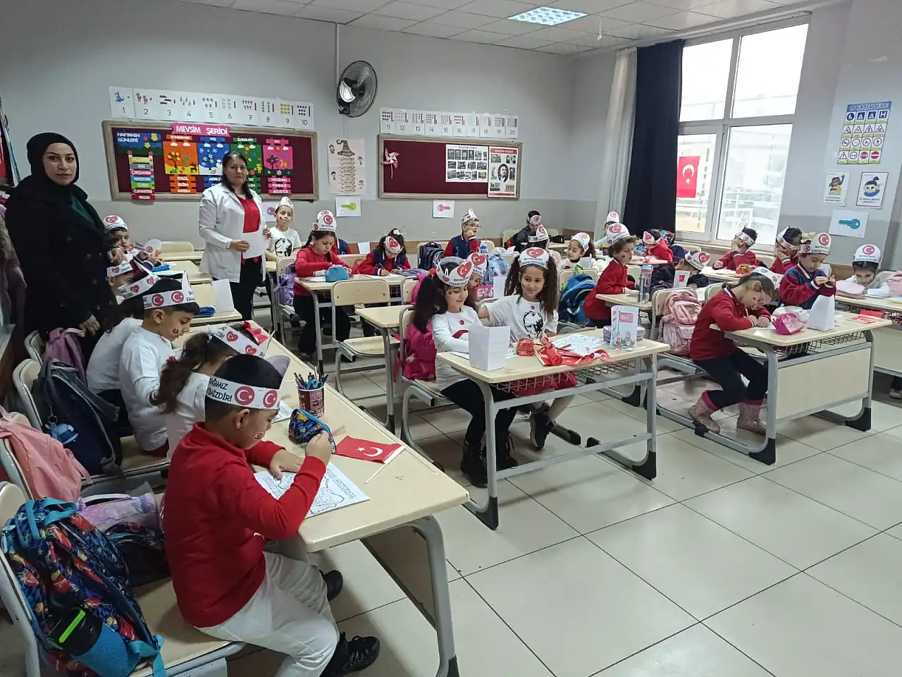 Siirt'te öğrenciler ikinci döneme bayrak sevgisiyle başladı