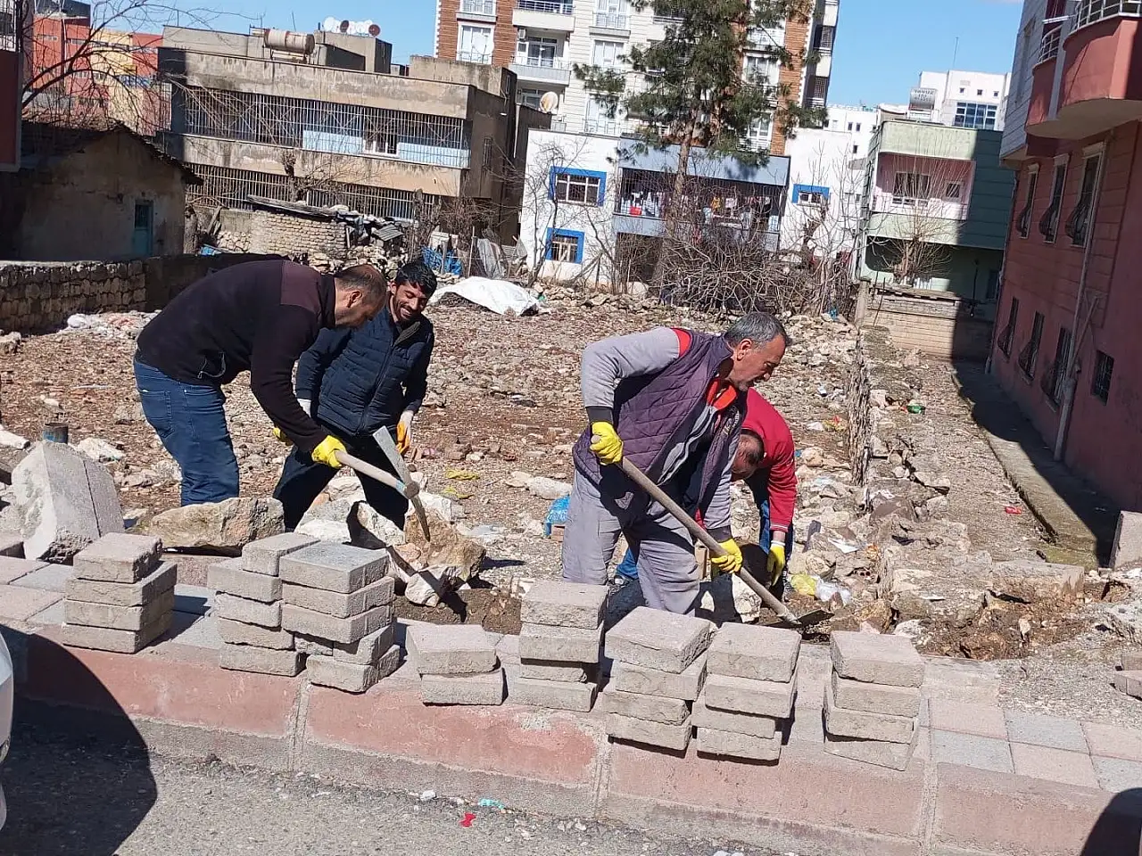 Kurtalan Belediyesi Bozulan Güzergahlar Onarıyor