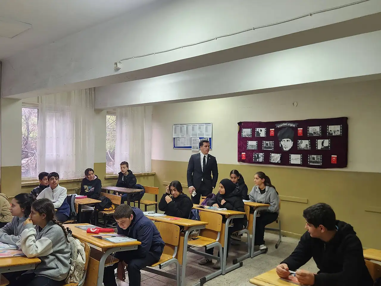 Eruh Kaymakamı Meral'den Okullara Moral Ziyareti