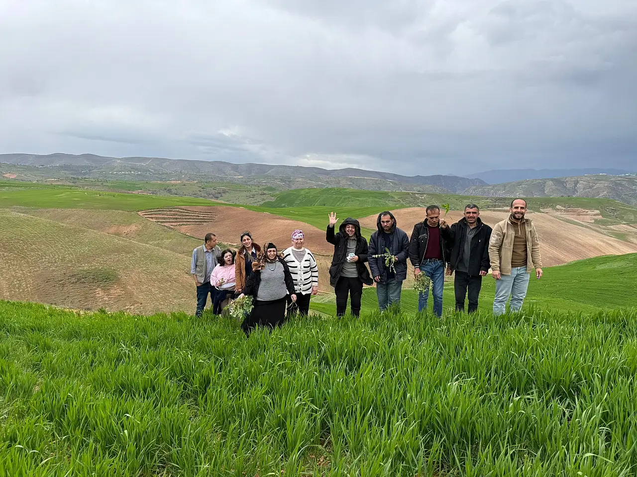 Siirt'te özel bireyler doğayı keşfetti: Bitkileri yerinde tanıdılar