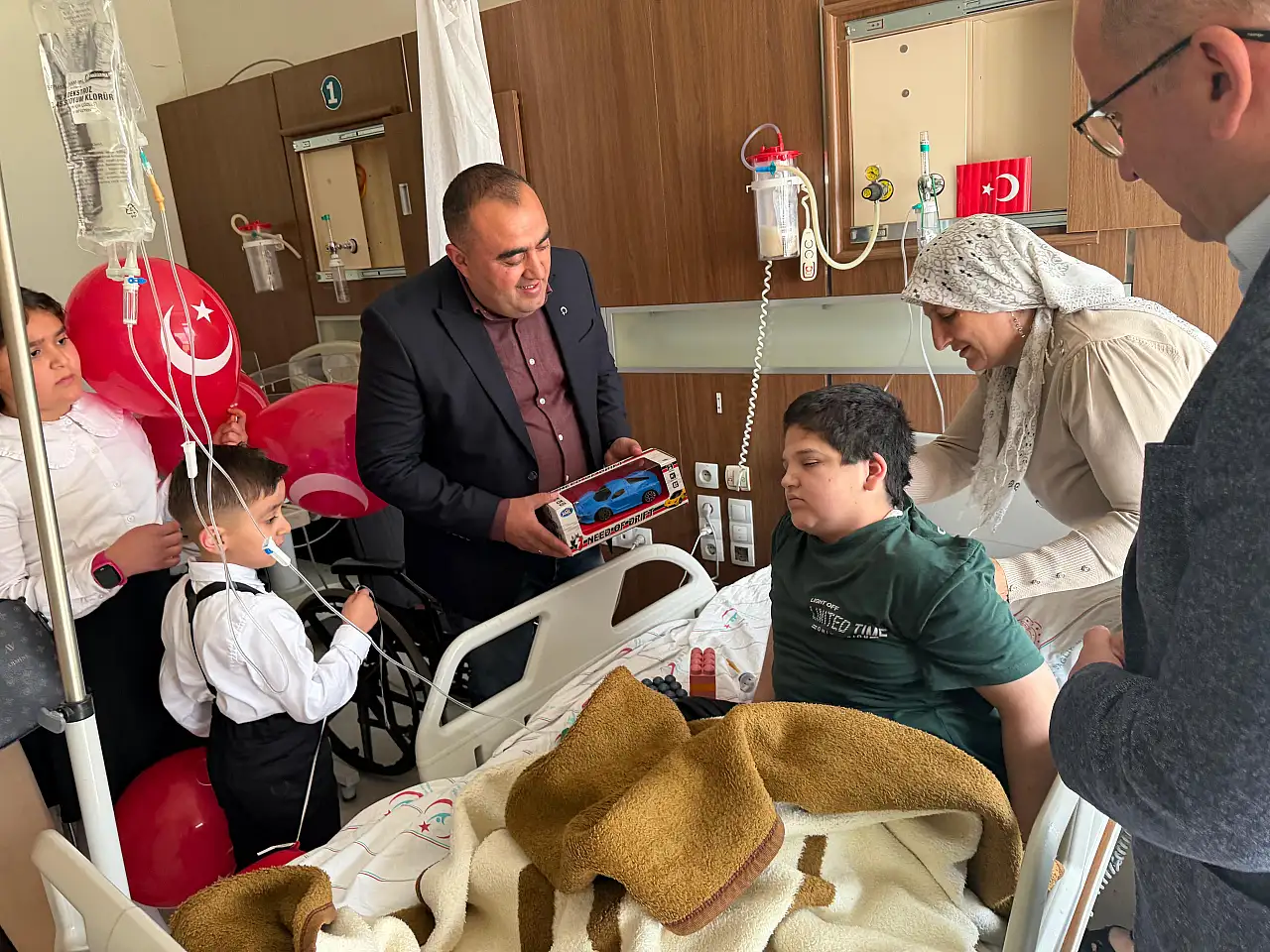 Siirt'te 23 Nisan'da Hastanedeki Çocuklara Moral Ziyareti