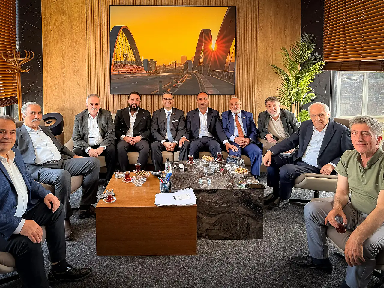 Ankara'da Anlamlı Ziyaret: İş İnsanı Ekrem Bingöl'e Teşekkür Plaketi