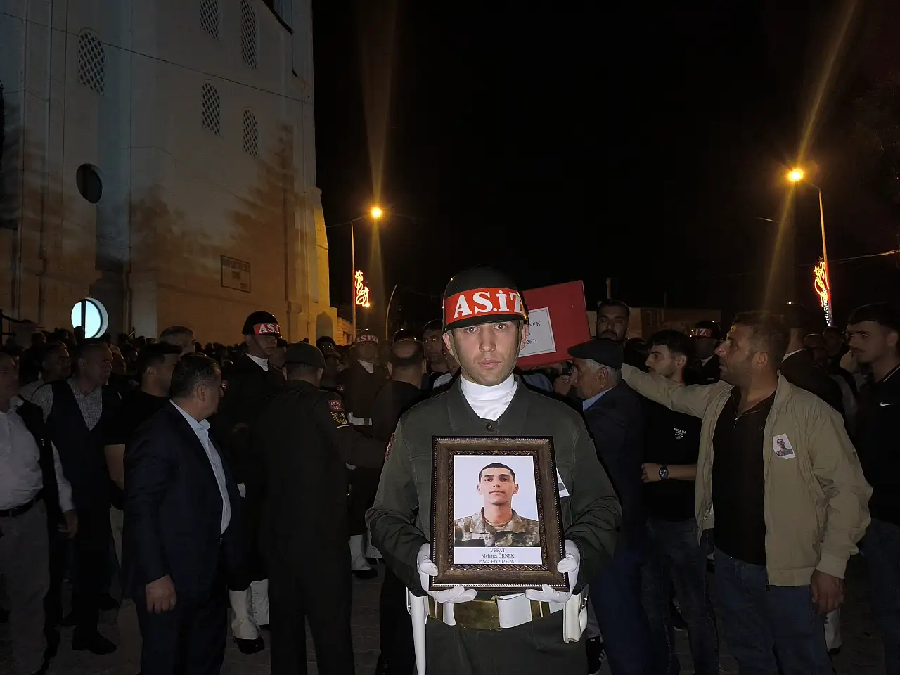 Siirt Şehidine Ağlıyor: Sözleşmeli Er Mehmet Örnek Memleketinde Son Yolculuğuna Uğurlandı