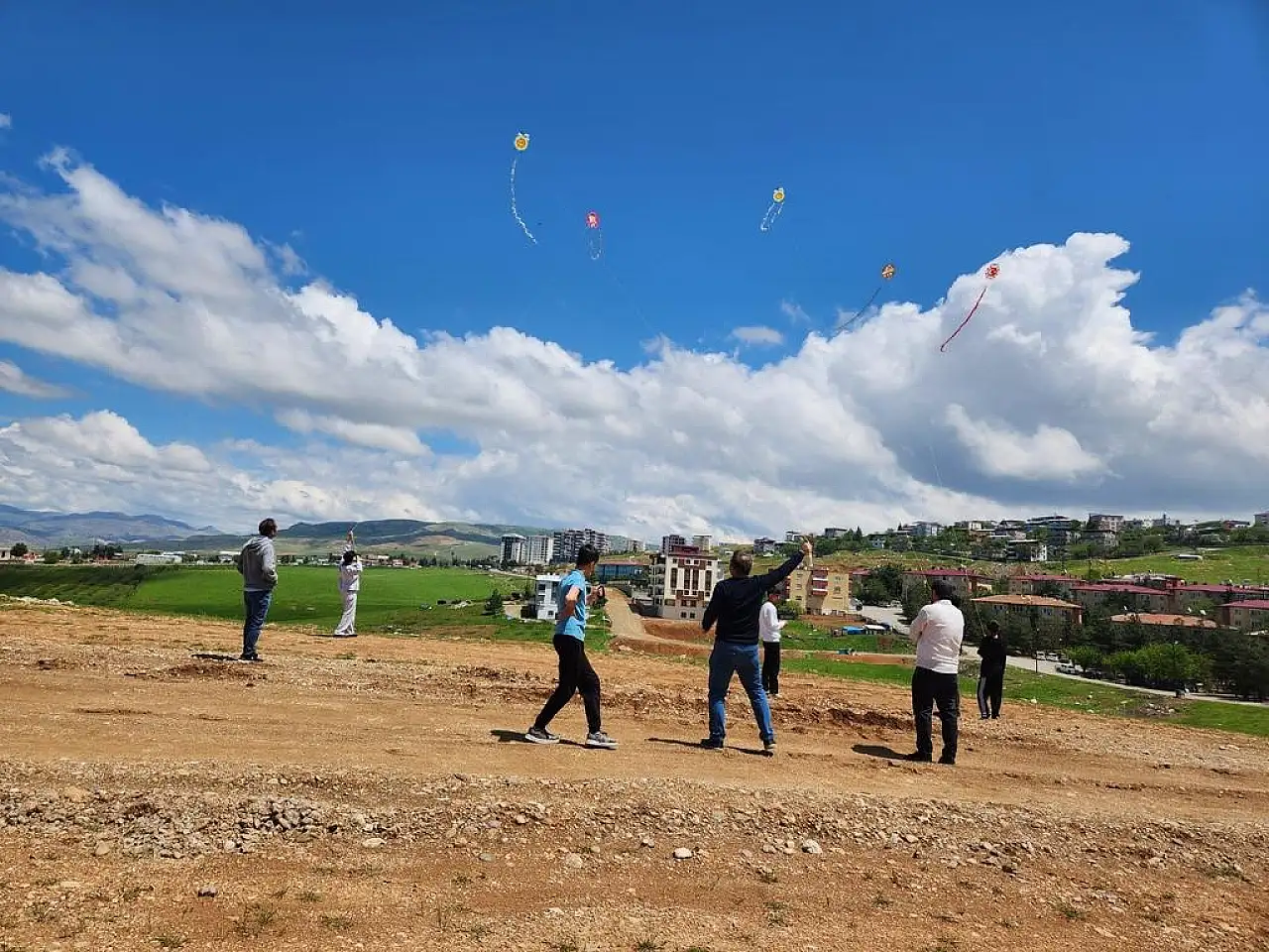 Siirt'te Koruma Altındaki Çocuklar İçin Uçurtma Etkinliği Düzenlendi