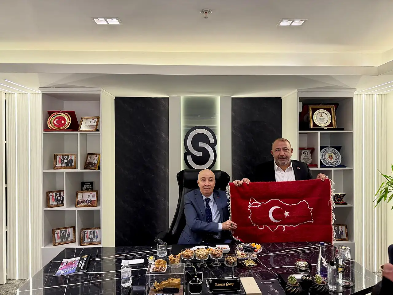 Cumhurbaşkanı Başdanışmanı Turgut Aslan'dan Siirtli Onursal Başkan Seyithan Solmaz'a Ziyaret