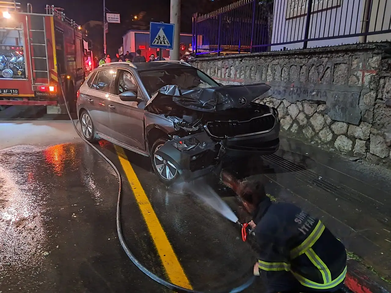 Siirt'te Otomobil ile Kepçe Çarpıştı: 5 Kişi Yaralandı