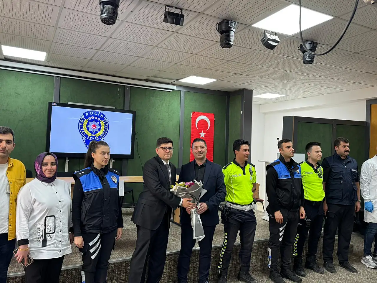 Özel Harekattan Olay Yeri İncelemeye: Emniyet Teşkilatı Siirt Şehit Polis Hayrettin Şişman Ortaokulunda Öğrencilerle Buluştu