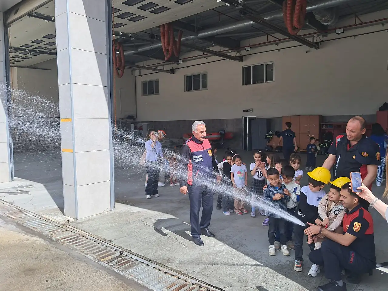 Miniklere İtfaiye Eğitimi: Siirt'te Hem Eğlendiler Hem Öğrendiler