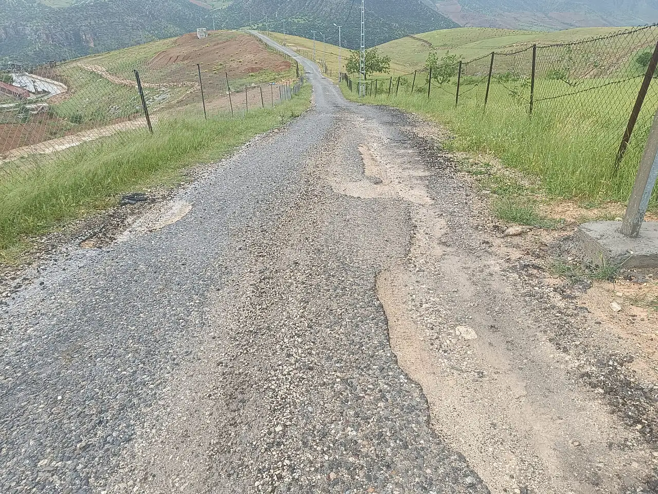 Siirt Delikli Taş (Rasıl Hacar) Yolunda Bozulmalar: Vatandaşlardan Düzenleme Talebi