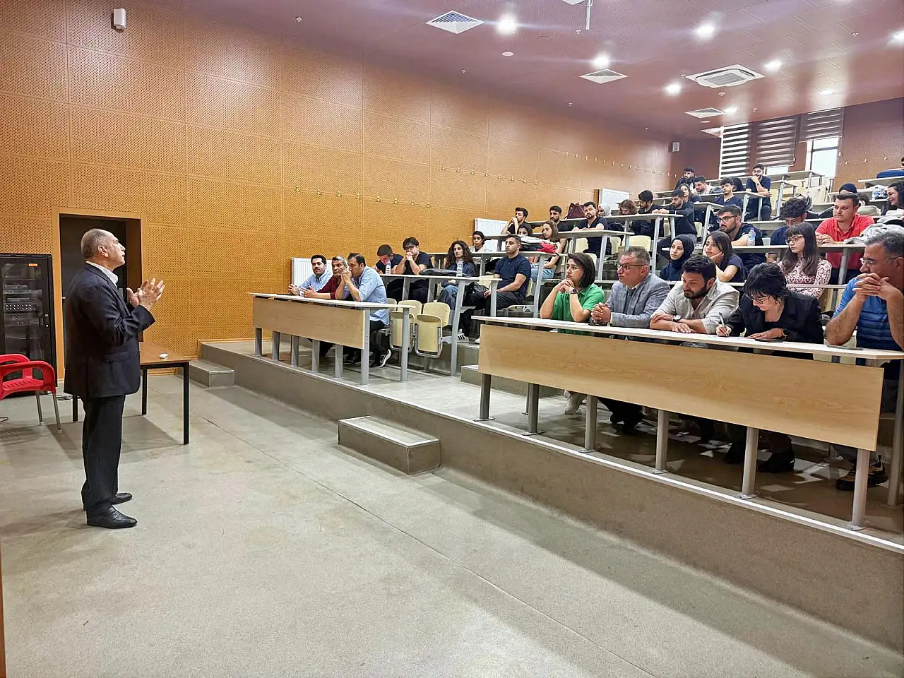 Siirt Üniversitesi'nde Geleceğin Üretim Teknolojileri Konuşuldu