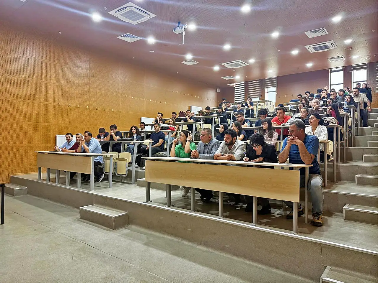 Siirt Üniversitesi'nde Geleceğin Üretim Teknolojileri Konuşuldu