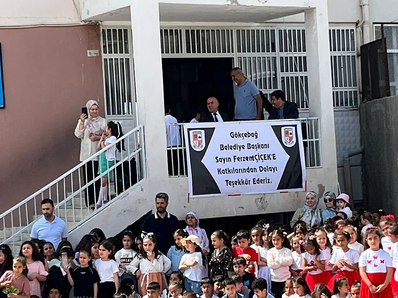 Siirt'te Çocuklara Moral Etkinliği: Başkan Ferzent Çiçek Öğrencileri Sevindirdi