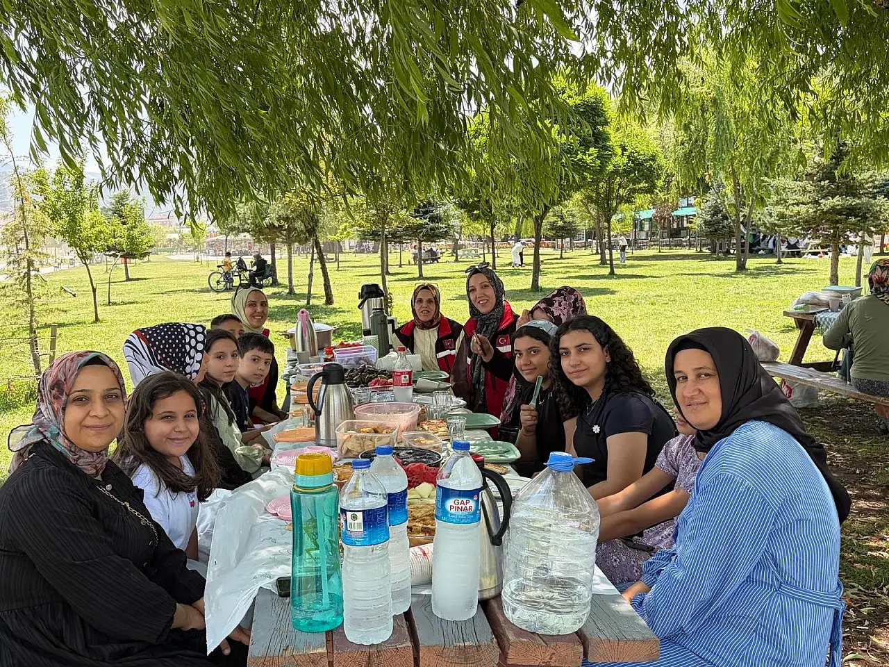 Siirt Aile ve Sosyal Hizmetler'den Çocuklara Tatvan Gezisi