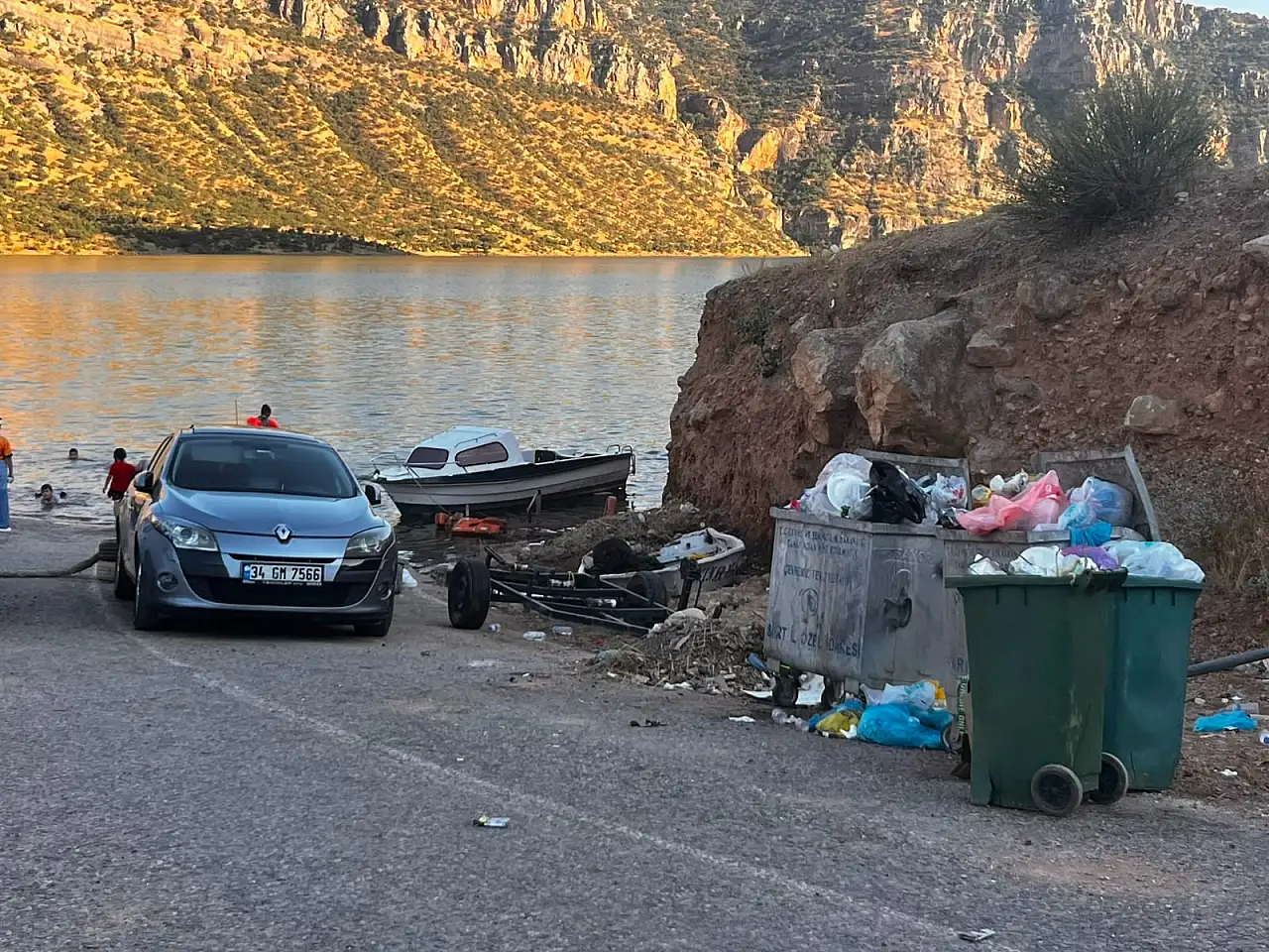 Çöp Konteynerleri Doldu Taştı, Botan Vadisi Nefes Alamıyor