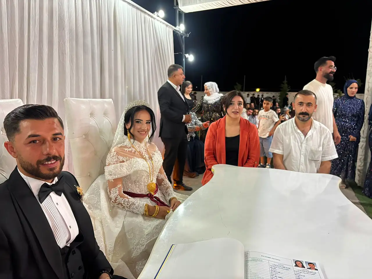 Baykara ve Elçi Ailelerinin Mutlu Günü: Sinan Baykara ile Rojda Elçi Dünya Evine Girdi