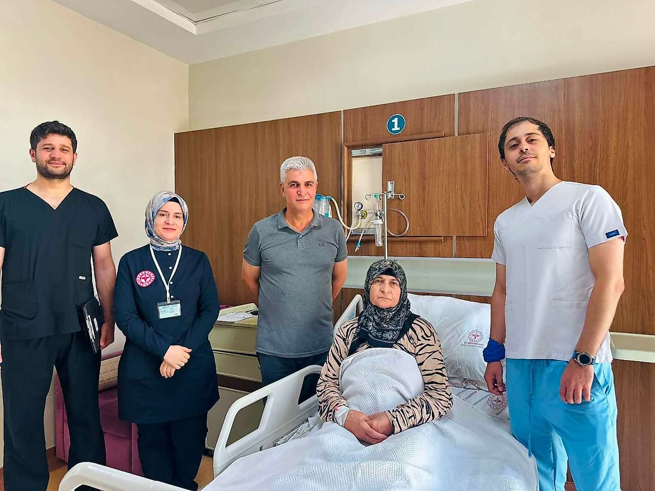 Siirt Eğitim ve Araştırma Hastanesi'nde Diz Protezi Revizyonu Ameliyatı Başarıyla Gerçekleştirildi