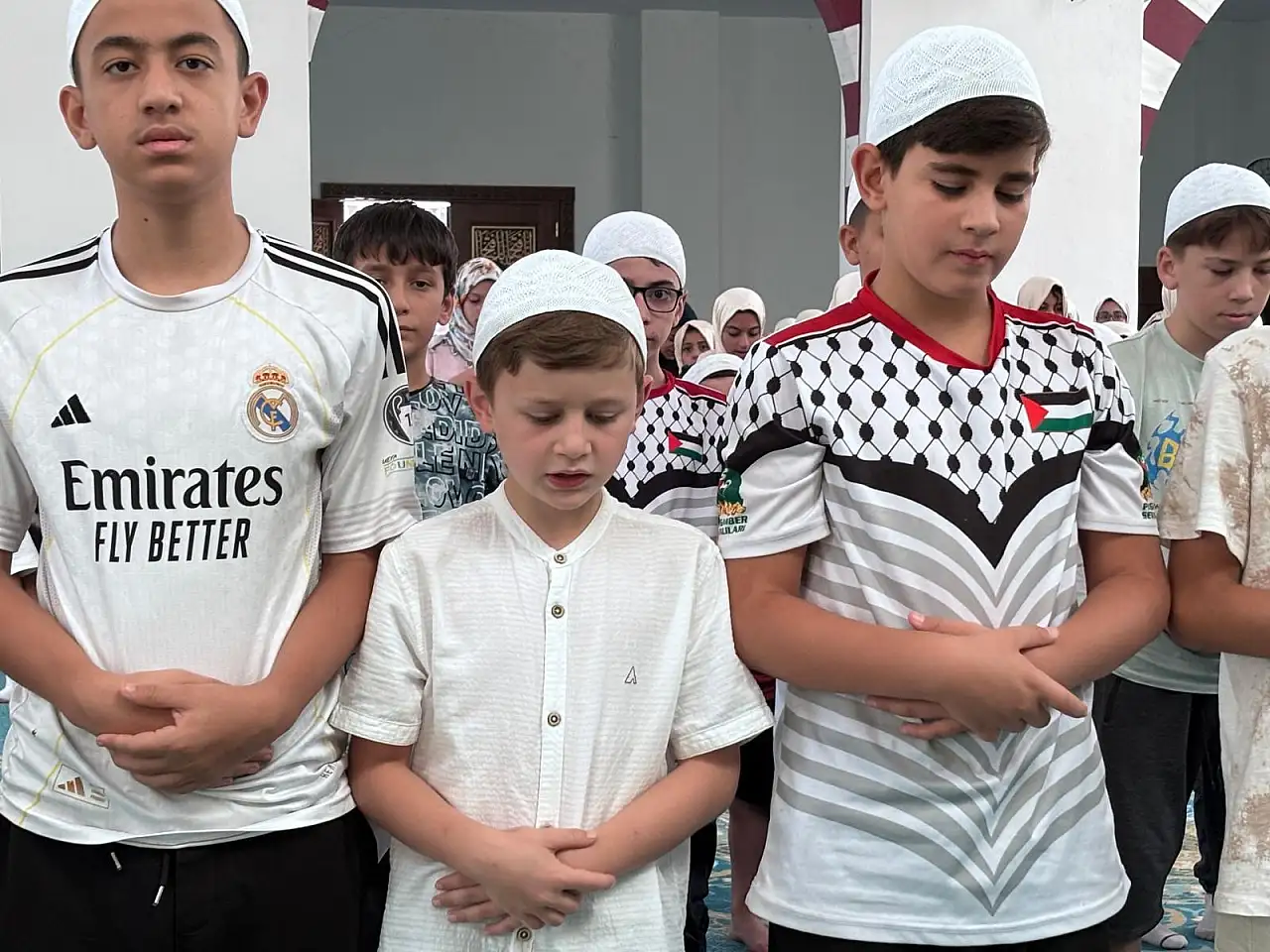 Siirt'te Yüzlerce Çocuk Camiye Yürüdü