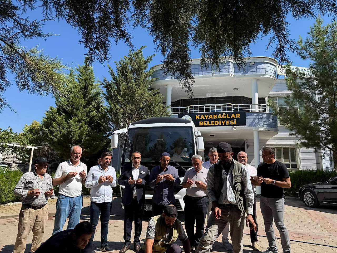 Siirt'in Kayabağlar Beldesine Yeni Halk Otobüsü: Belediye Ulaşım Filosunu Güçlendirdi