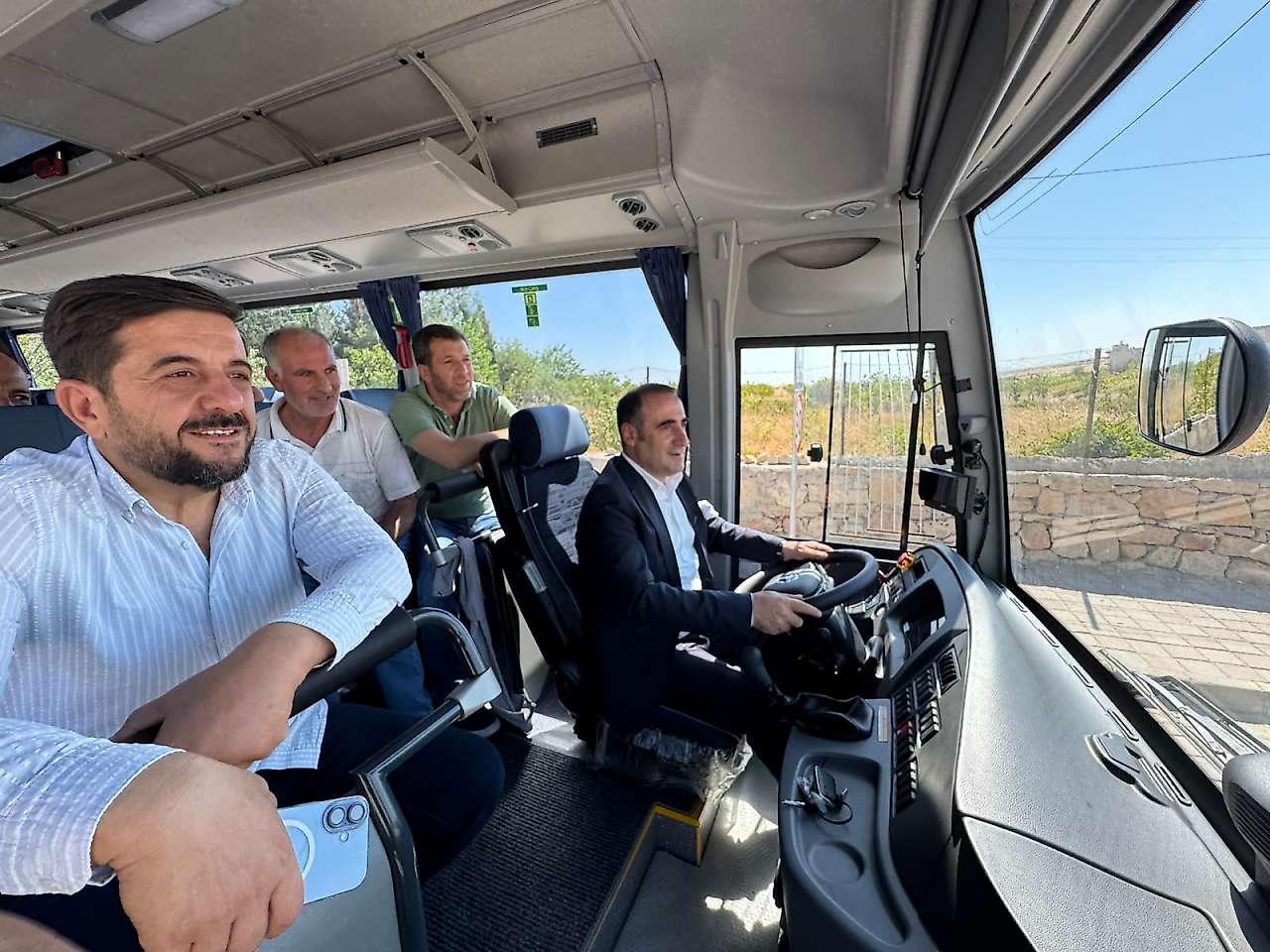 Siirt'in Kayabağlar Beldesine Yeni Halk Otobüsü: Belediye Ulaşım Filosunu Güçlendirdi