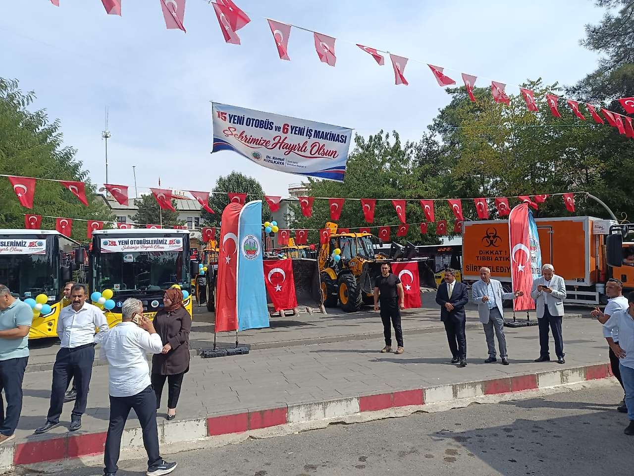 Siirt Belediyesi Araç Filosunu Güçlendirdi: 15 Yeni Otobüs ve 6 İş Makinesi Hizmete Alındı