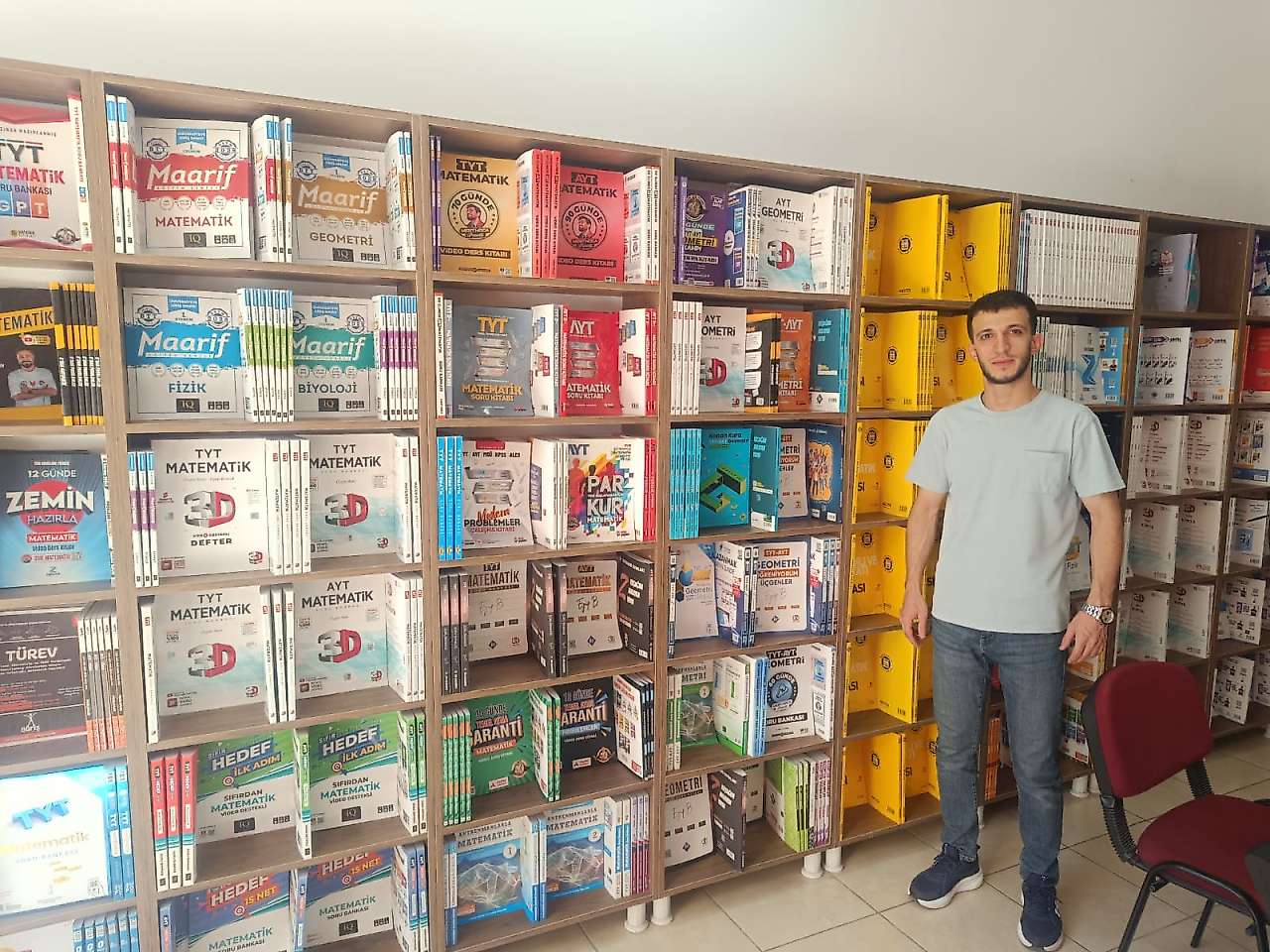 Siirt'te Çakır Kitabevi Öğrencilerin Sınav Hazırlık Sürecine Destek Oluyor
